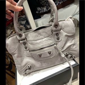 Stylish bag no brand name